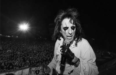 ALICE COOPER WANTS TO GUEST STAR ON THE SIMPSONS 