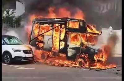 VIDEO: Campervan Destroyed in Fire in A Street of Los Cristianos