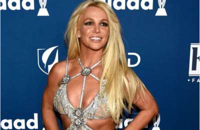 BRITNEY SPEARS ISSUED WARNING AFTER MID-FLIGHT SMOKING INCIDENT