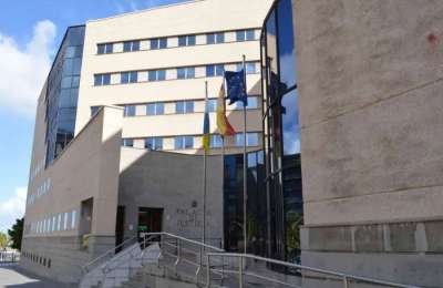 Man on trial for attempted murder of a female bar owner in Tenerife claims it was self defence