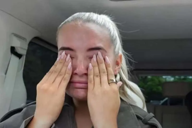 MOLLY-MAE HAGUE: TV STAR SOBS ON CAMERA MOLLY-MAE HAGUE: TV STAR SOBS ON CAMERA