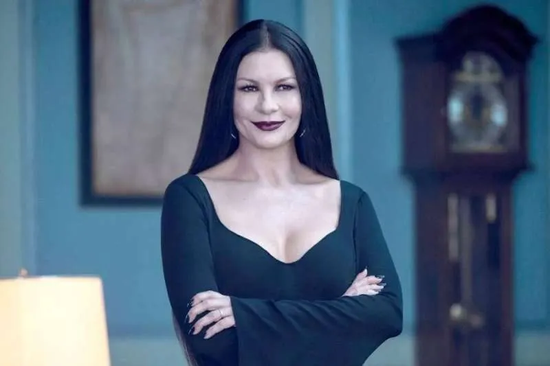 Catherine Zeta-Jones Insists Her Children Experience “Normal Life” Catherine Zeta-Jones Insists Her Children Experience “Normal Life”