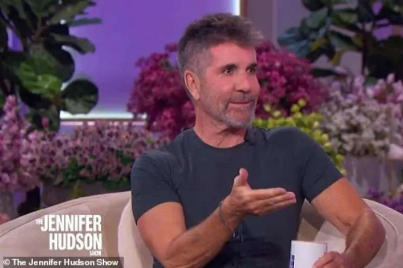 SIMON COWELL RESPONDS TO VIRAL “WEIRD CLAPPING” CLIP 