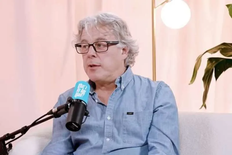 ALAN DAVIES: “JENNIFER ANISTON CHATTED ME UP” ALAN DAVIES: “JENNIFER ANISTON CHATTED ME UP”