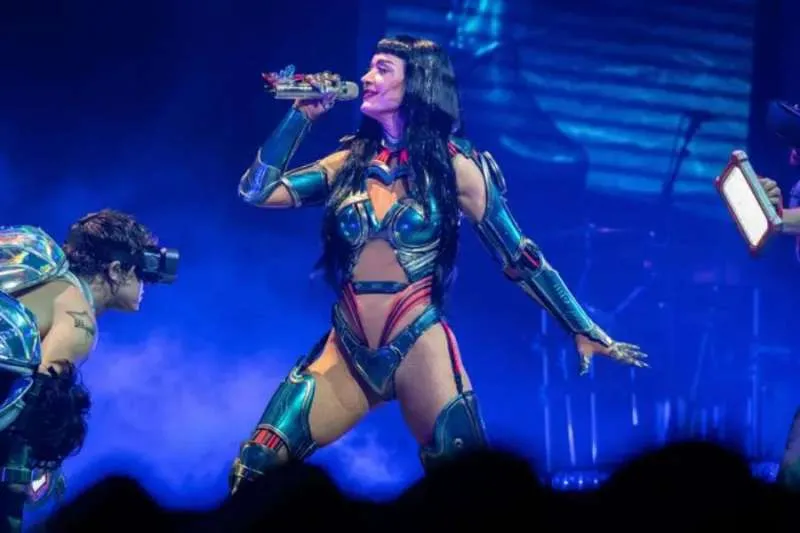 KATY PERRY APPEARS TO CONFIRM JUSTIN TRUDEAU ROMANCE DURING LONDON O2 SHOW KATY PERRY APPEARS TO CONFIRM JUSTIN TRUDEAU ROMANCE DURING LONDON O2 SHOW