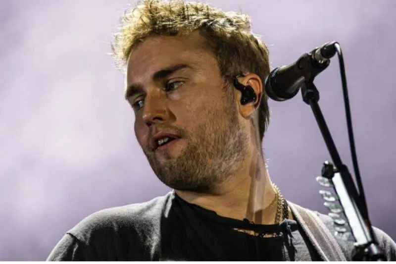 SAM FENDER WINS MERCURY PRIZE 2025 FOR ‘PEOPLE WATCHING’ SAM FENDER WINS MERCURY PRIZE 2025 FOR ‘PEOPLE WATCHING’