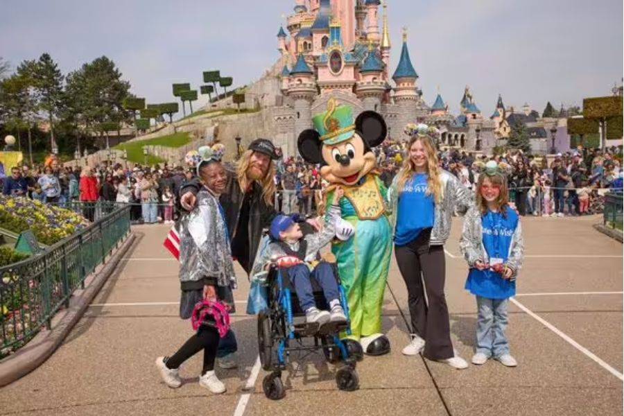 Sam Ryder Makes Magic Happen for Seriously Ill Children at Disneyland Paris