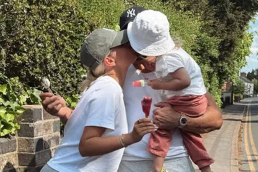 MOLLY-MAE: INSTAGRAM OFFICIAL WITH TOMMY FURY