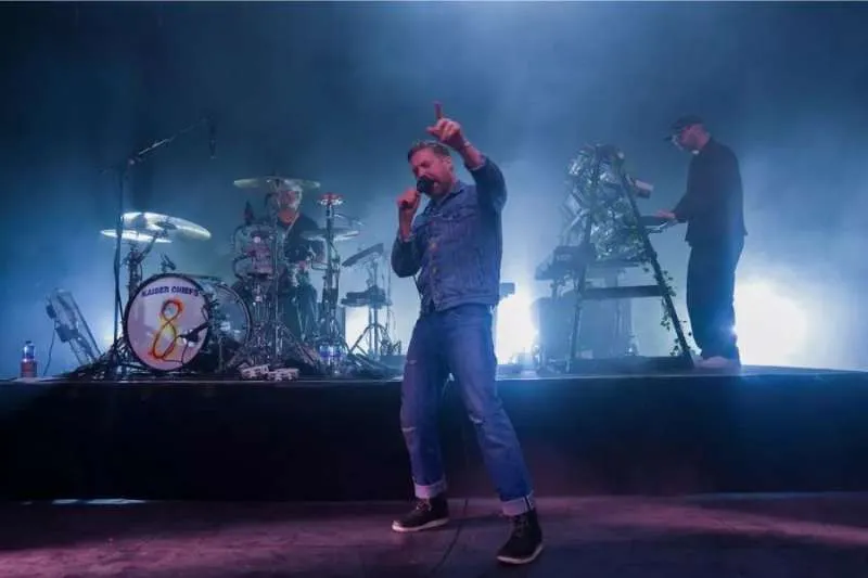 KAISER CHIEFS CELEBRATE 20 YEARS WITH SPECIAL ‘EMPLOYMENT’ RE-RELEASE