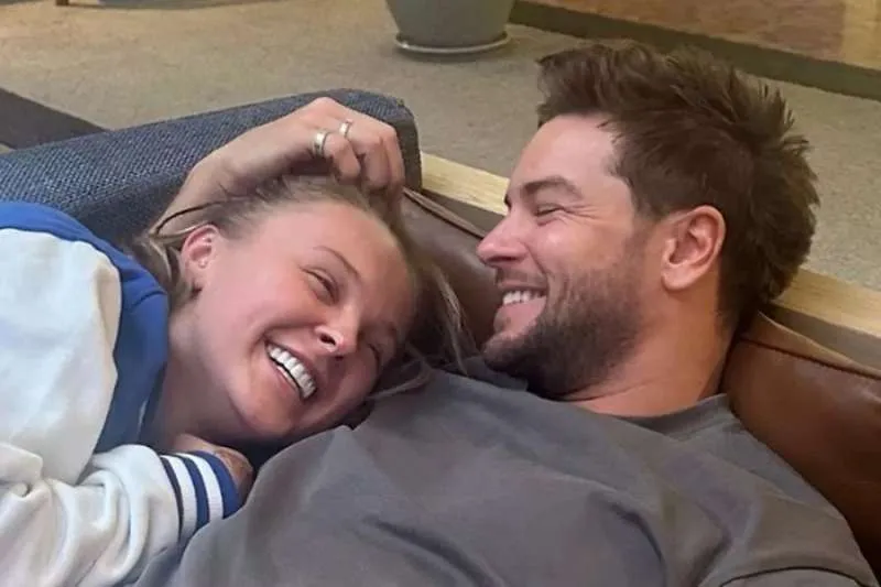 JOJO SIWA & CHRIS HUGHES CONFIRM ROMANCE WITH PASSIONATE KISS 