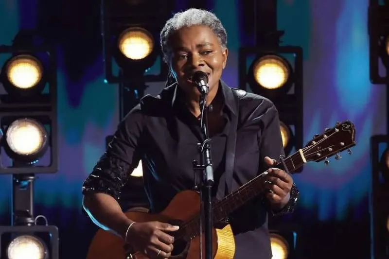 Tracy Chapman Says No to Streaming: “I Only Buy Music in Physical Form”