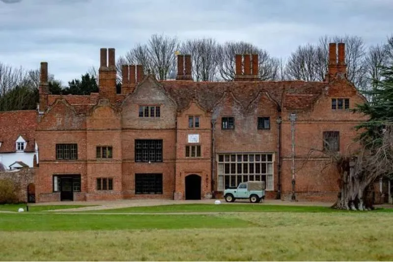 Jamie Oliver to Open Pop-Up Takeaway Bakery at His Historic Essex Estate Jamie Oliver to Open Pop-Up Takeaway Bakery at His Historic Essex Estate