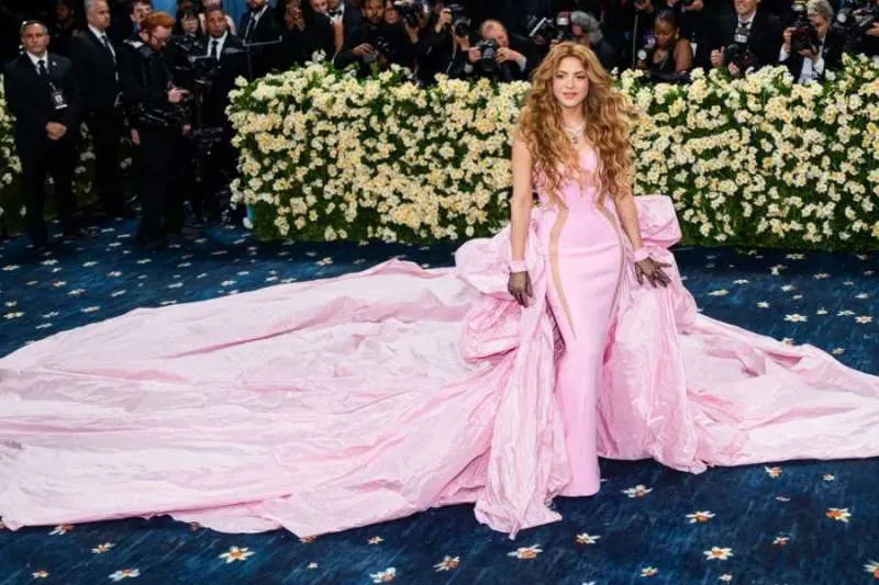 SHAKIRA: You Won't Believe Who Just Outsold Beyoncé AND Gaga! SHAKIRA: You Won't Believe Who Just Outsold Beyoncé AND Gaga!