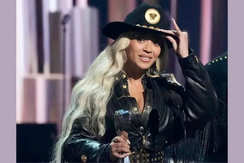 Beyoncé’s Hair-Raising Stage Stunt Goes Wrong in Houston, But She Handles It Like a Queen