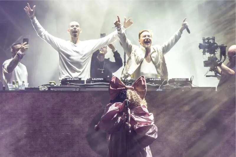 Sia and David Guetta Perform ‘Titanium’ Live for the First Time Ever