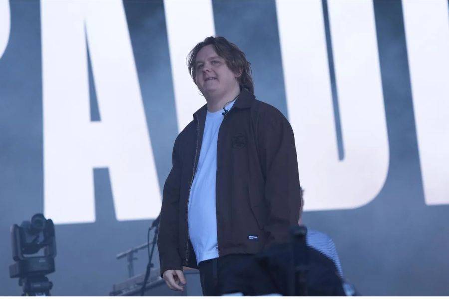 LEWIS CAPALDI ANNOUNCES MASSIVE UK & IRELAND TOUR FOR 2025