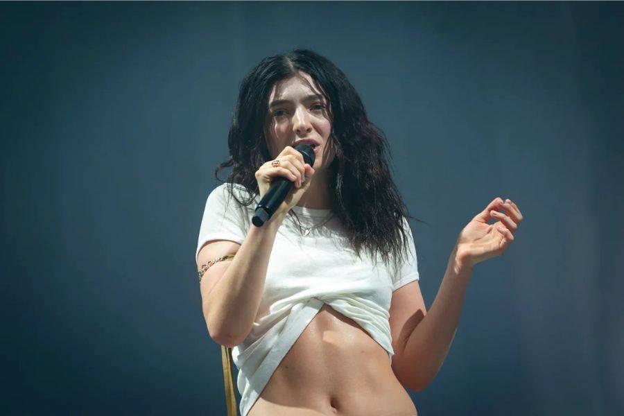 Lorde’s ‘Virgin’ CD Leaves Fans Frustrated, “It Doesn’t Work”