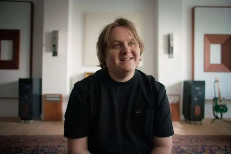 Lewis Capaldi Offers Fans Free Online Therapy After Sharing His Own Journey Lewis Capaldi Offers Fans Free Online Therapy After Sharing His Own Journey